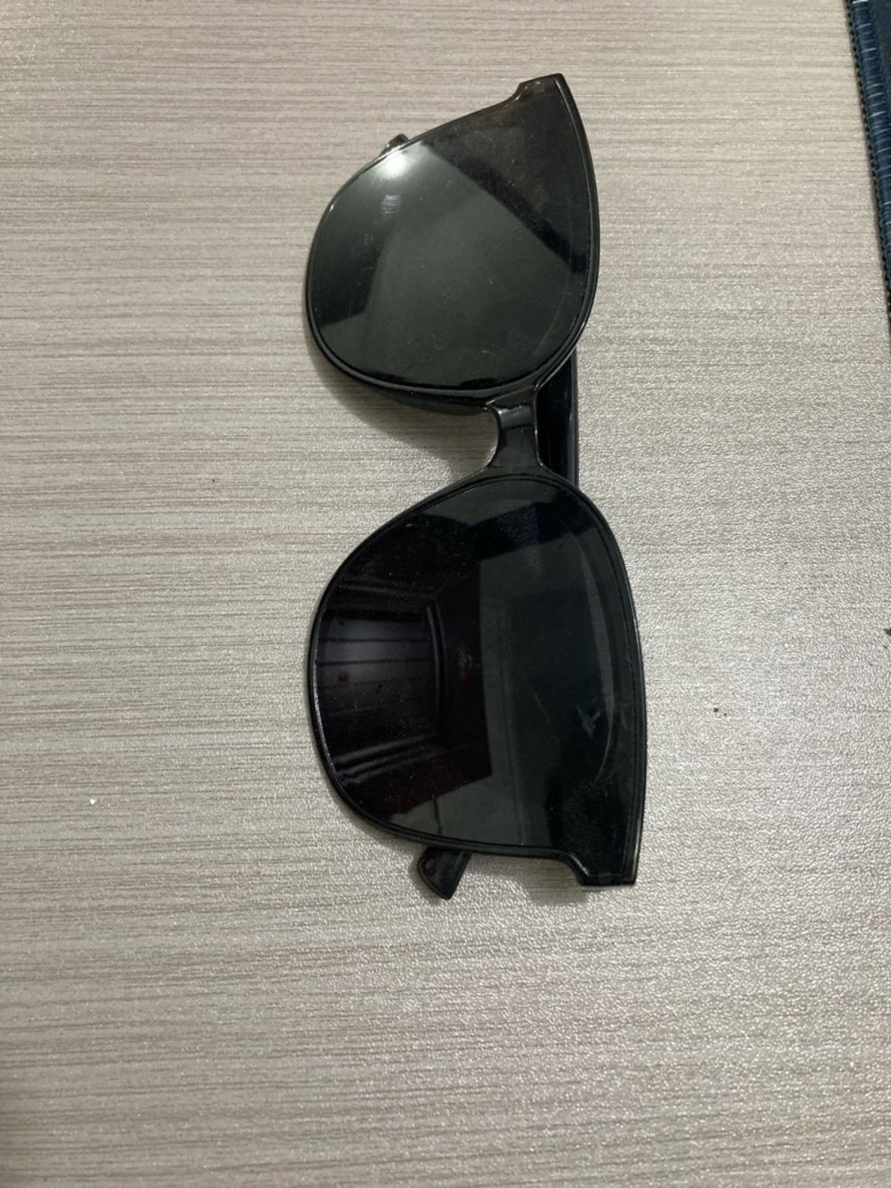 Classic Black Cat-Eye Sunglasses
